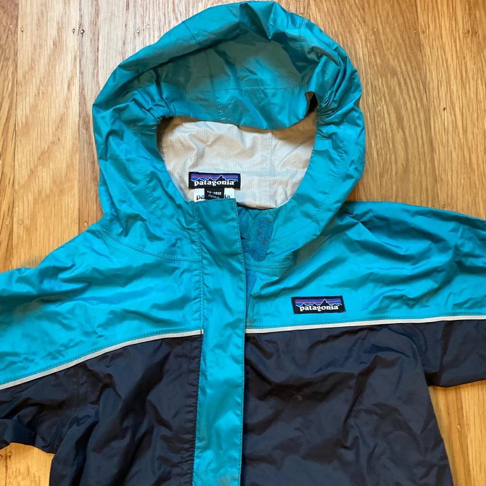 Kids rain suit. Patagonia. 12-18 months